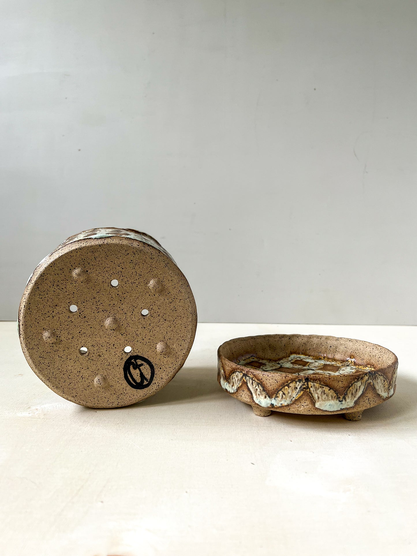 earthy speckled planter (with a matching dish!)
