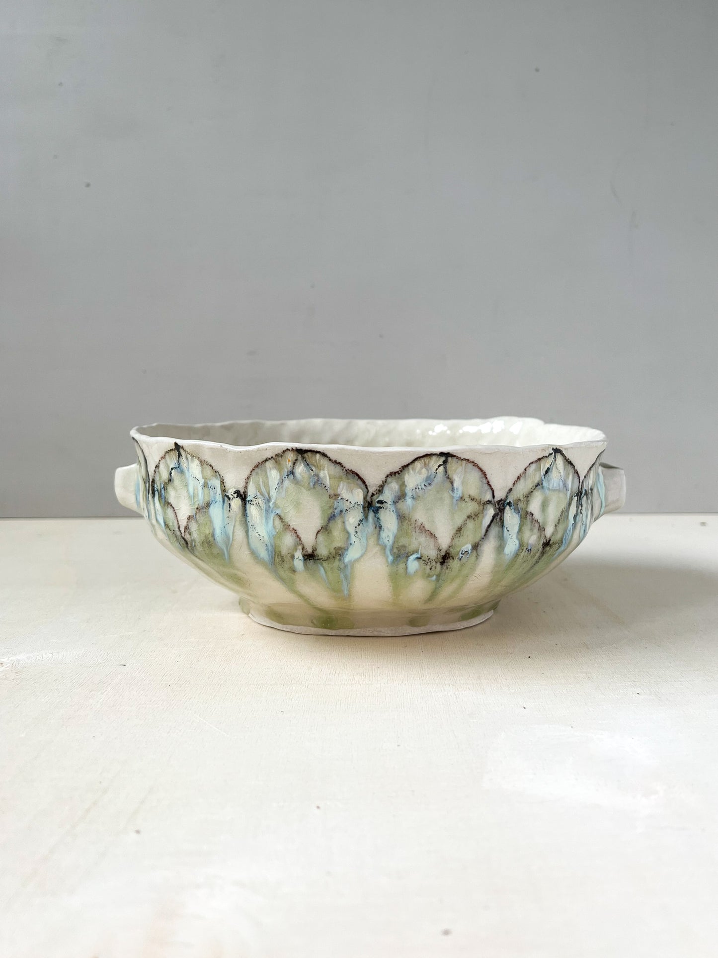 blue sketched pattern oval fruit bowl